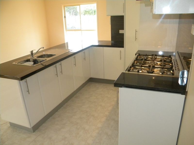 2/2 Prunus Grove, Doveton VIC 3177