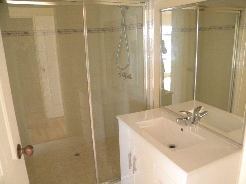 2/2 Prunus Grove, Doveton VIC 3177