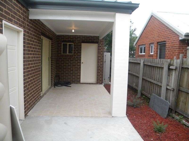 2/2 Prunus Grove, Doveton VIC 3177