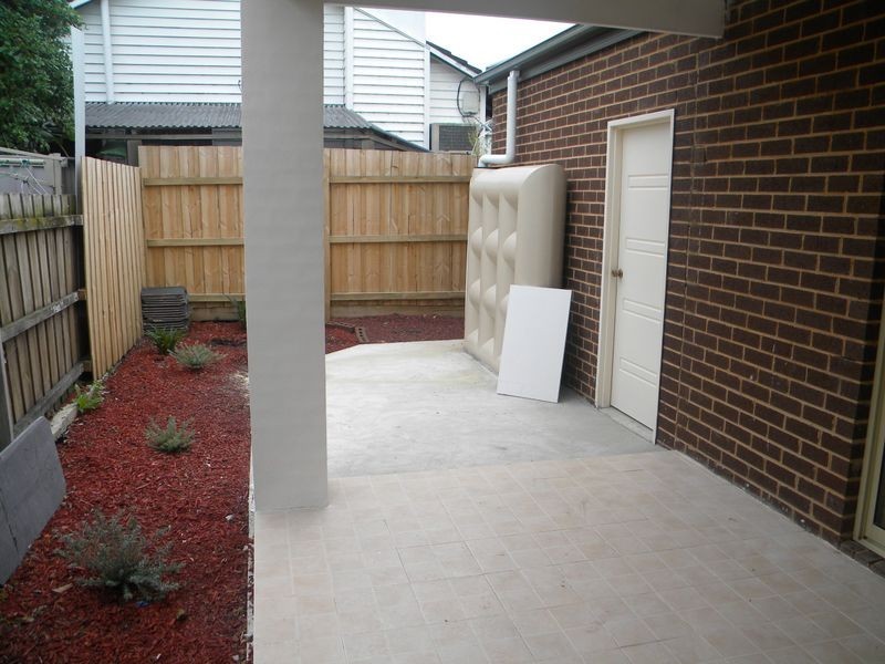 2/2 Prunus Grove, Doveton VIC 3177