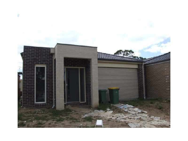 12 Versace Court, Pakenham VIC 3810