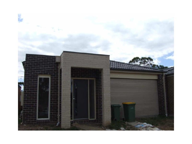 12 Versace Court, Pakenham VIC 3810