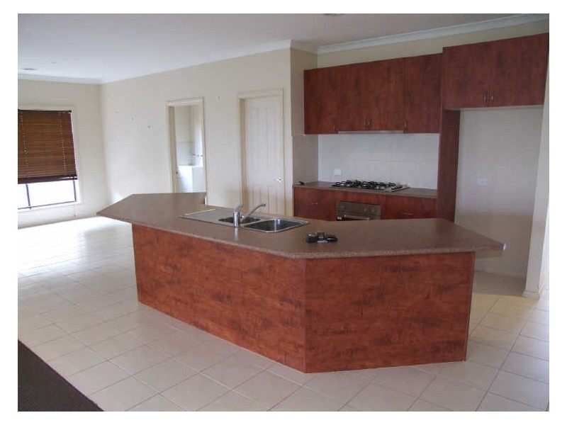 312/ Viola Avenue, Pakenham VIC 3810