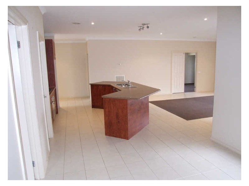 312/ Viola Avenue, Pakenham VIC 3810