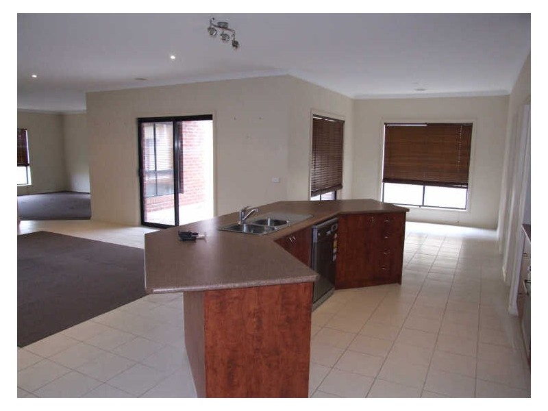 312/ Viola Avenue, Pakenham VIC 3810