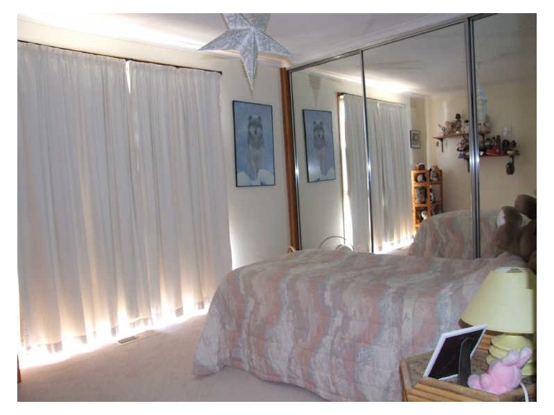 1 Landsborough Close, Endeavour Hills VIC 3802