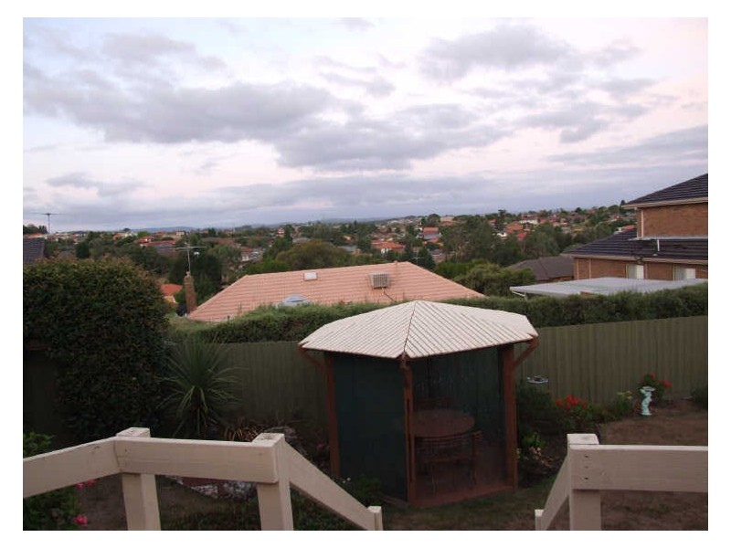 1 Landsborough Close, Endeavour Hills VIC 3802
