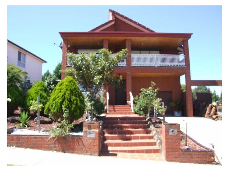 8 Hanna Drive, Endeavour Hills VIC 3802