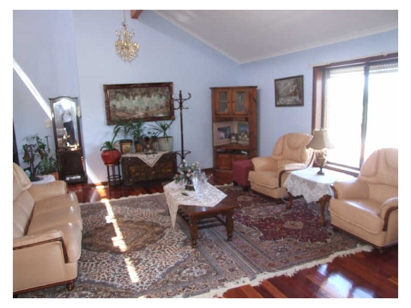 8 Hanna Drive, Endeavour Hills VIC 3802