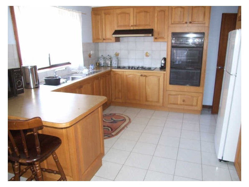 8 Hanna Drive, Endeavour Hills VIC 3802