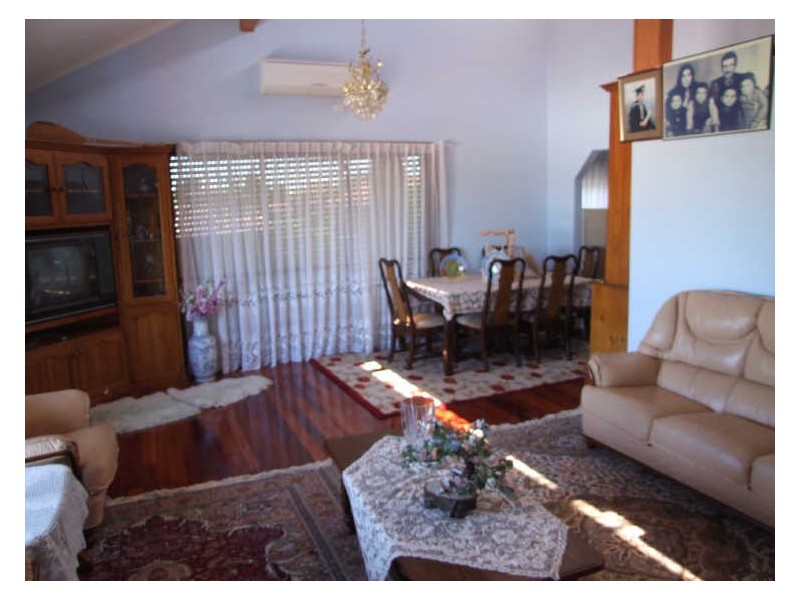 8 Hanna Drive, Endeavour Hills VIC 3802