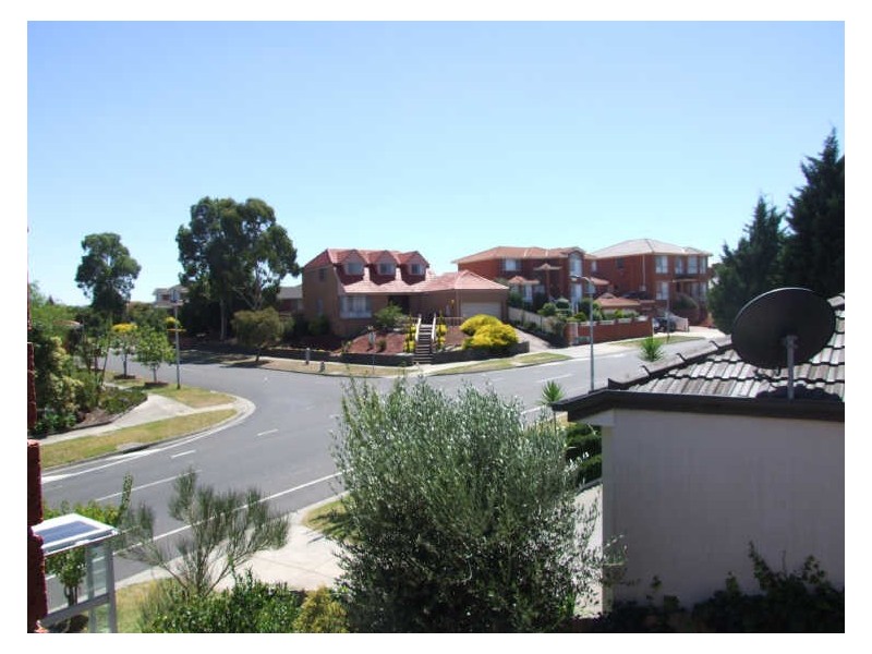 8 Hanna Drive, Endeavour Hills VIC 3802