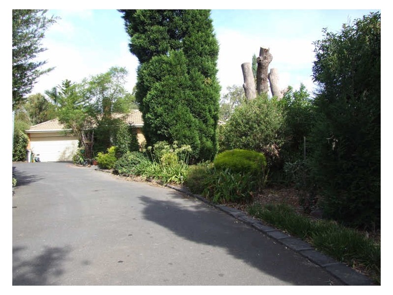 11 Tetragona Quadrant, Rowville VIC 3178