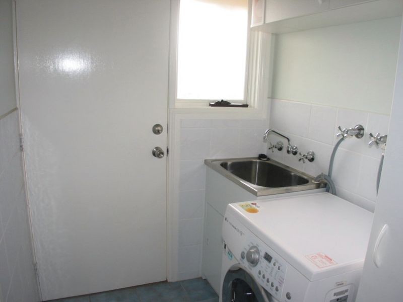 1/9 Koonalda Grove, Dandenong North VIC 3175