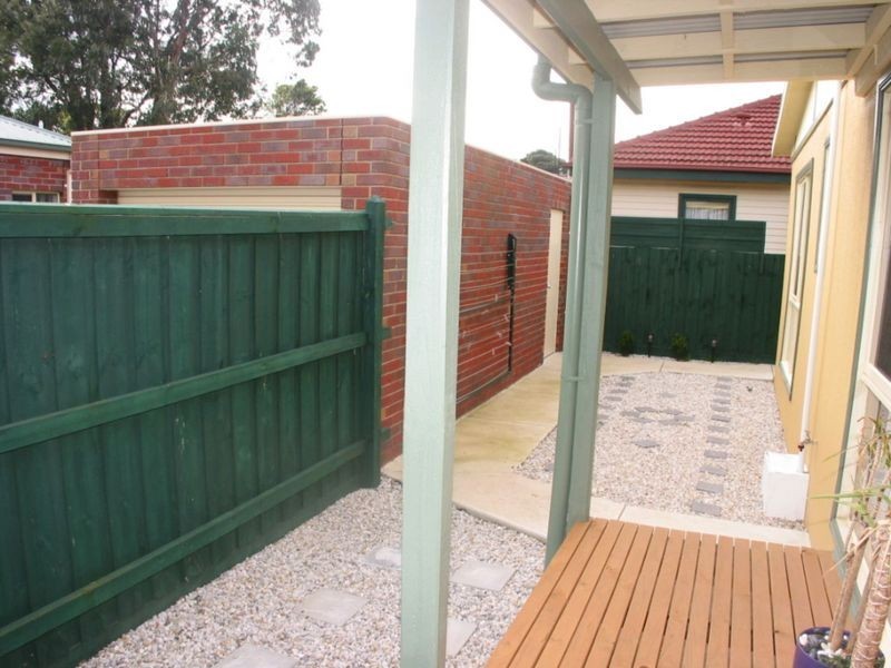 1/9 Koonalda Grove, Dandenong North VIC 3175