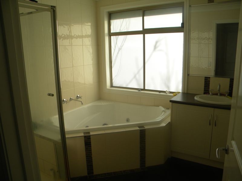 4/2 Canberra Avenue, Dandenong VIC 3175