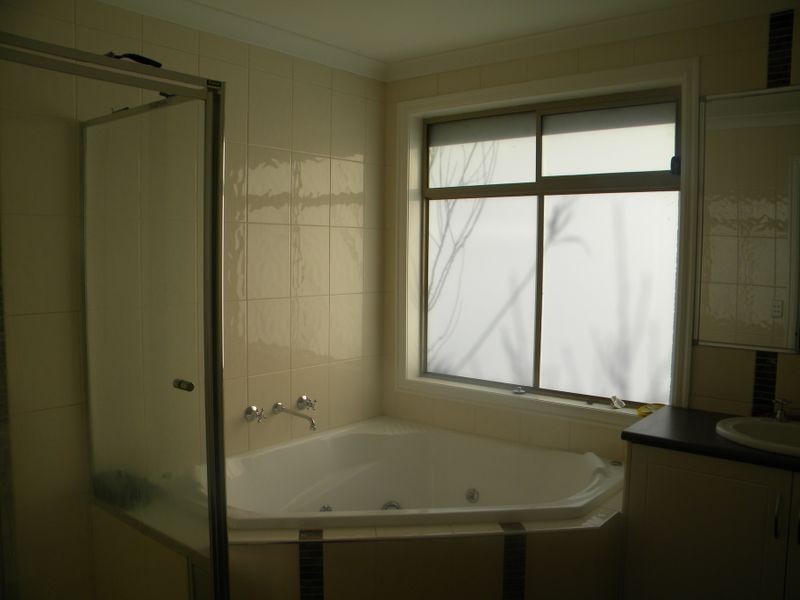 4/2 Canberra Avenue, Dandenong VIC 3175