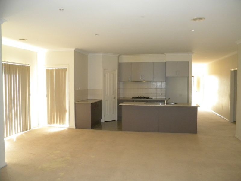 41 Bluehills Boulevard, Pakenham VIC 3810