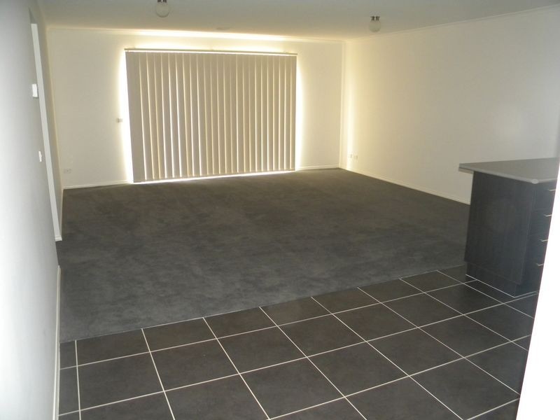 2/40 Army Road, Pakenham VIC 3810