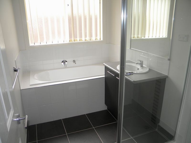 2/40 Army Road, Pakenham VIC 3810