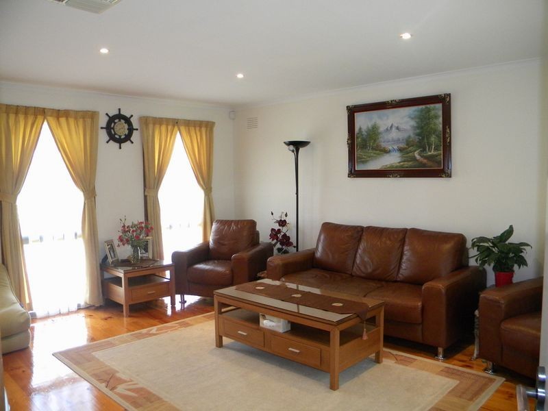 10 Lawson Way, Endeavour Hills VIC 3802