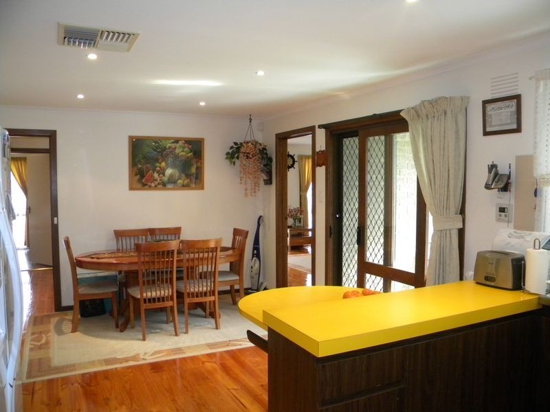 10 Lawson Way, Endeavour Hills VIC 3802