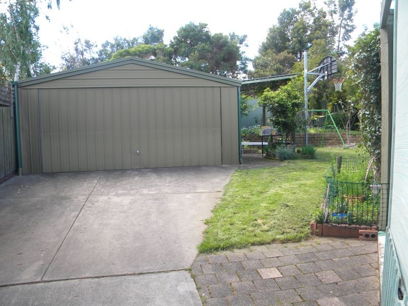 10 Lawson Way, Endeavour Hills VIC 3802