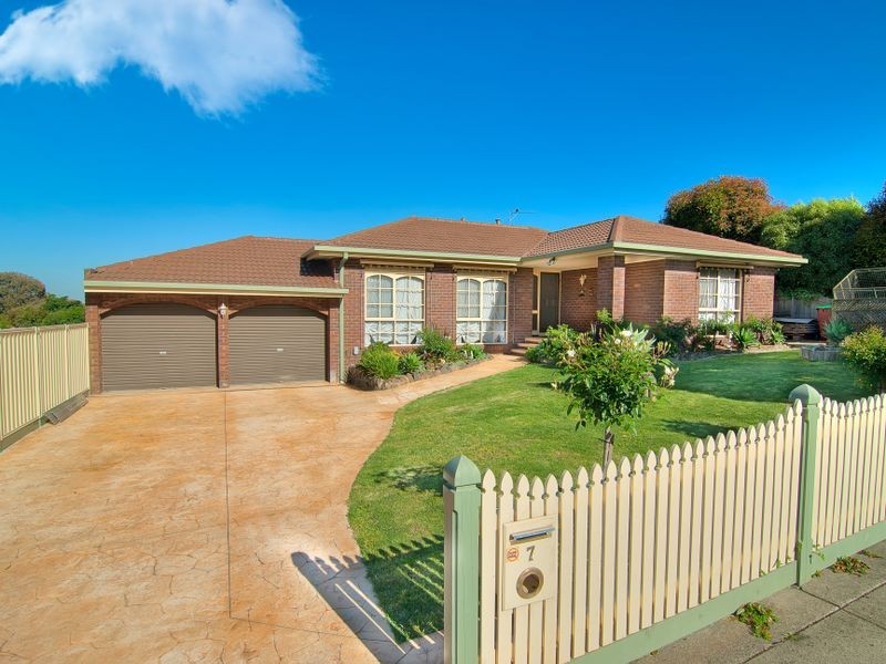 7 Zachary Hicks Crescent, Endeavour Hills VIC 3802