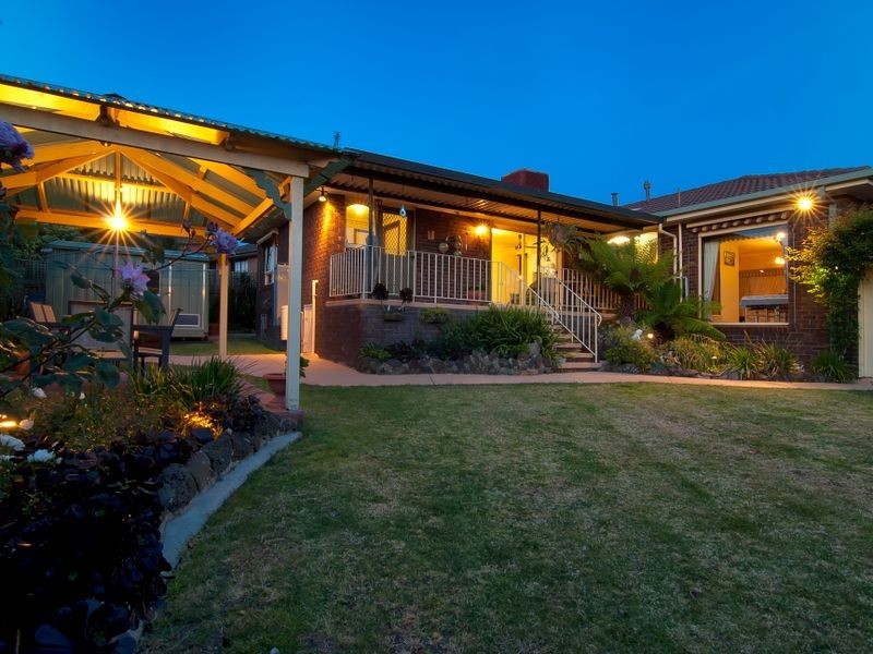 7 Zachary Hicks Crescent, Endeavour Hills VIC 3802