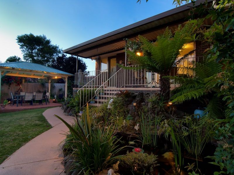 7 Zachary Hicks Crescent, Endeavour Hills VIC 3802