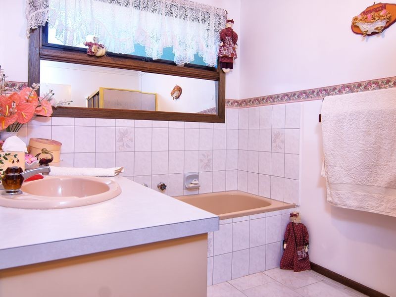 7 Zachary Hicks Crescent, Endeavour Hills VIC 3802