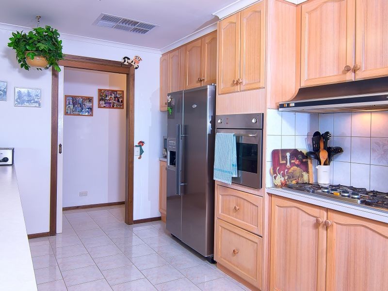 7 Zachary Hicks Crescent, Endeavour Hills VIC 3802