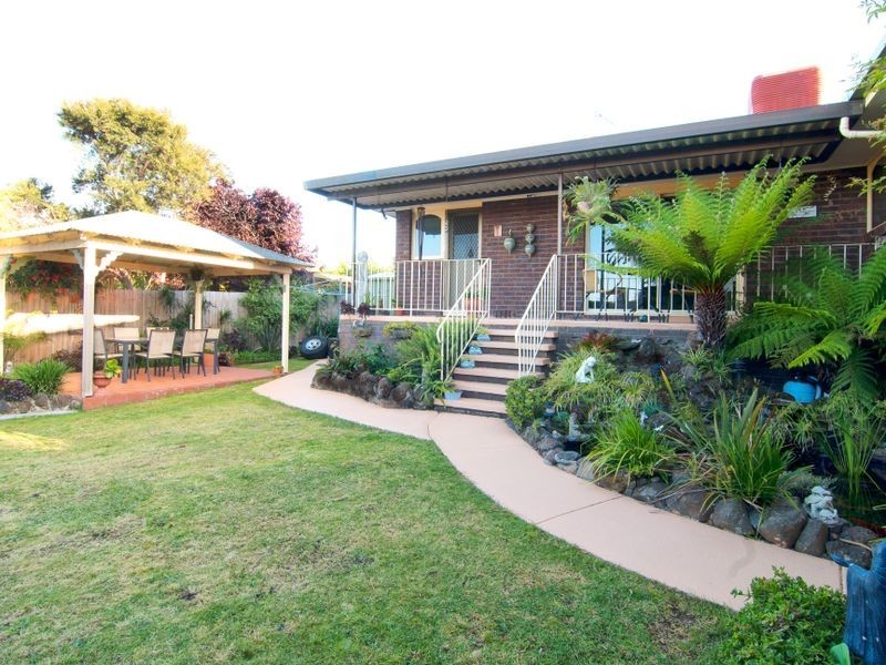 7 Zachary Hicks Crescent, Endeavour Hills VIC 3802