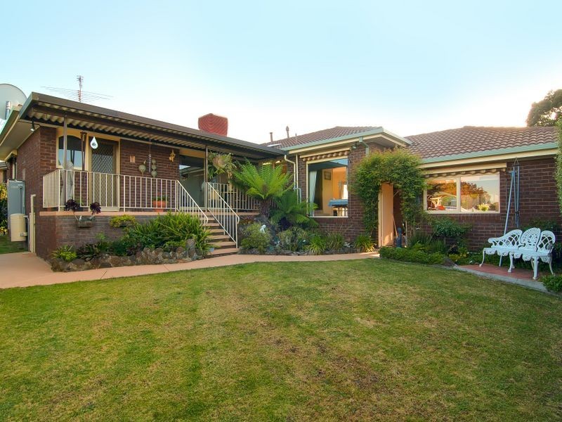 7 Zachary Hicks Crescent, Endeavour Hills VIC 3802