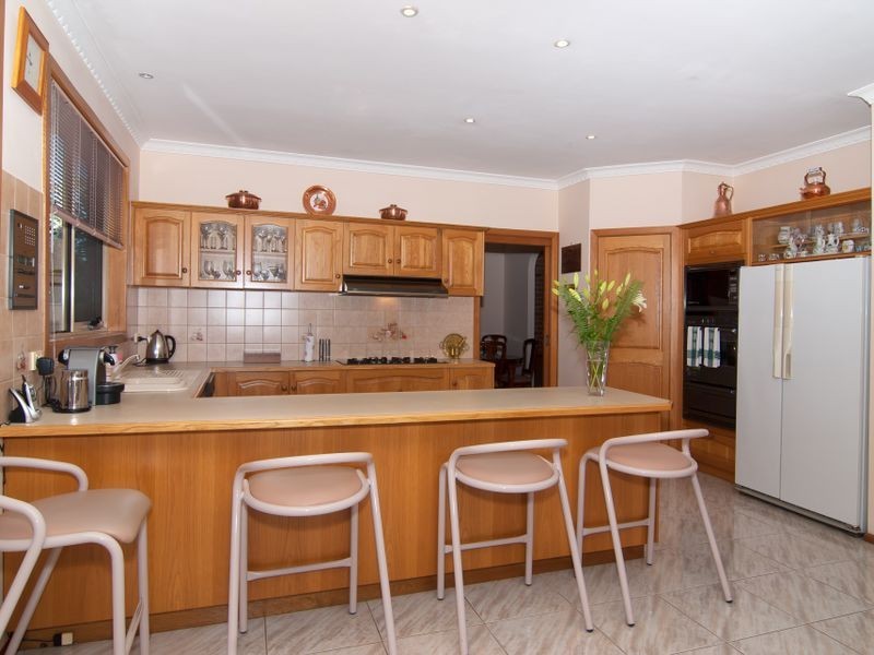 6 Sherwood Crescent, Dandenong North VIC 3175