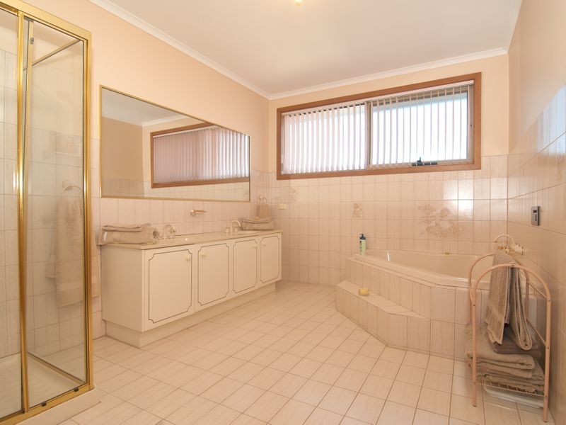 6 Sherwood Crescent, Dandenong North VIC 3175