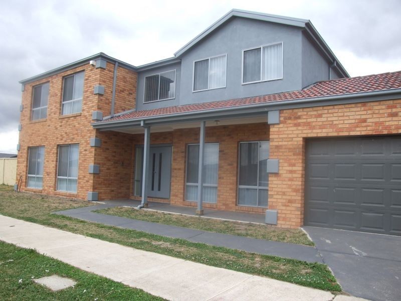 30 Bluehills Boulevard, Pakenham VIC 3810