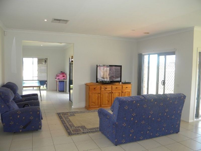 30 Bluehills Boulevard, Pakenham VIC 3810