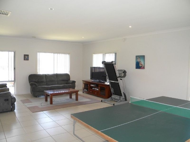 30 Bluehills Boulevard, Pakenham VIC 3810