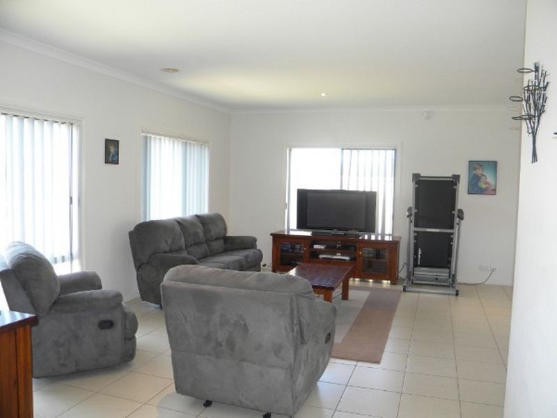 30 Bluehills Boulevard, Pakenham VIC 3810