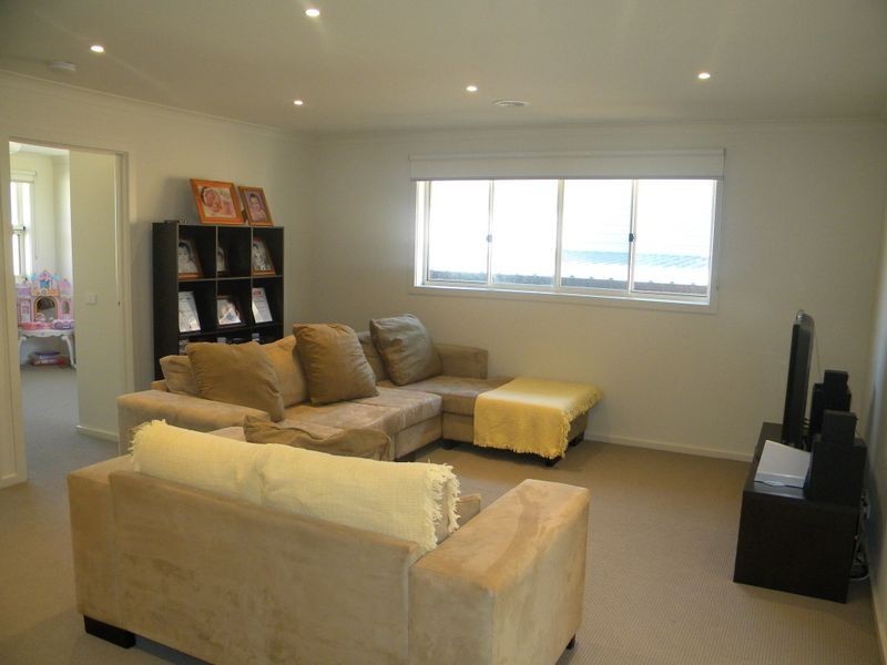 4 Barrier Reef Circuit, Endeavour Hills VIC 3802