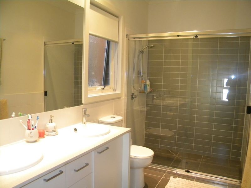 4 Barrier Reef Circuit, Endeavour Hills VIC 3802