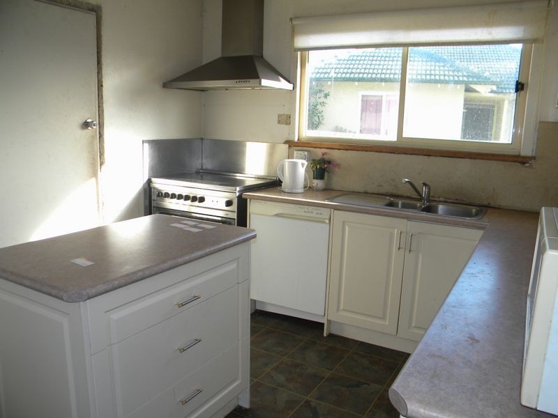 10 Menzies Avenue, Dandenong North VIC 3175