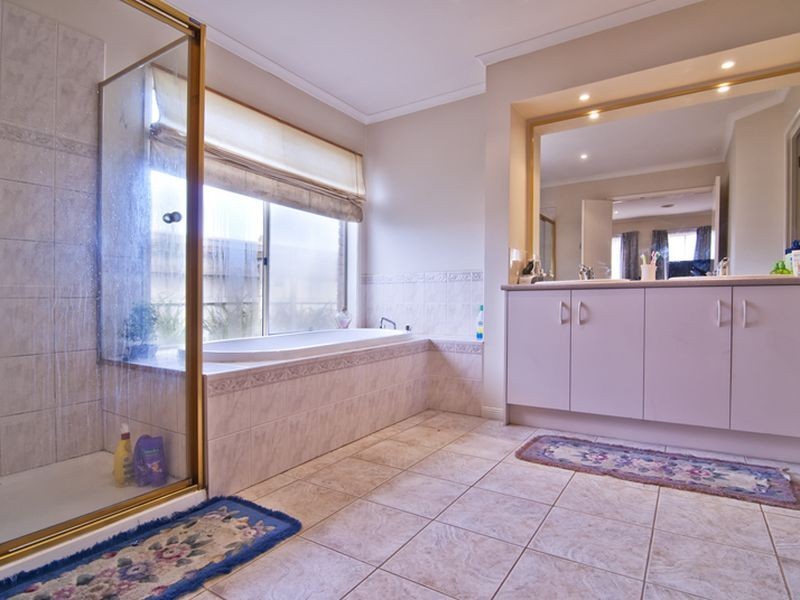 1 Lansell Court, Carrum Downs VIC 3201