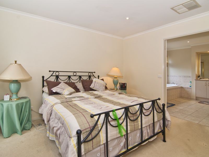 1 Lansell Court, Carrum Downs VIC 3201