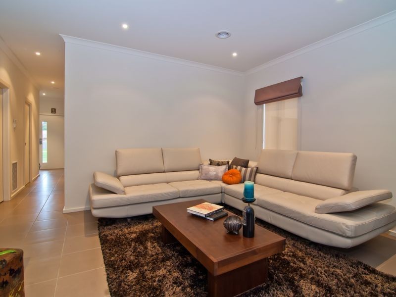 23 Barrier Reef Circuit, Endeavour Hills VIC 3802