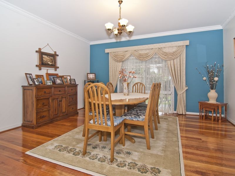 10 Hanna Drive, Endeavour Hills VIC 3802