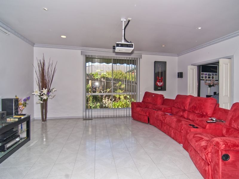 135 Gleneagles Drive, Endeavour Hills VIC 3802