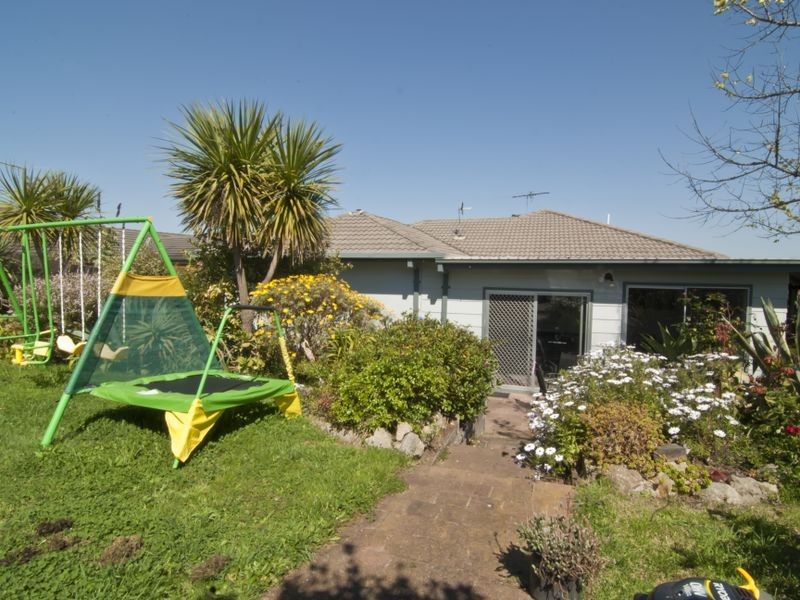 135 Gleneagles Drive, Endeavour Hills VIC 3802