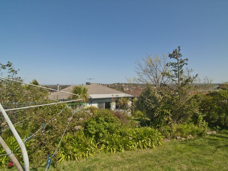 135 Gleneagles Drive, Endeavour Hills VIC 3802
